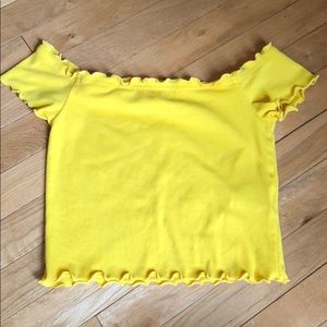 Cute yellow crop top